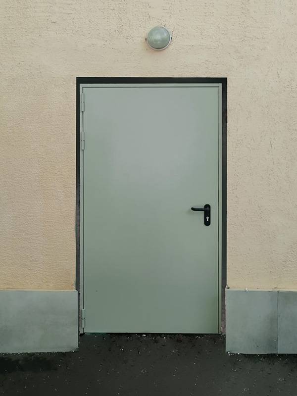 Огнестойкая дверь, внешняя сторона (ул. Барклая)